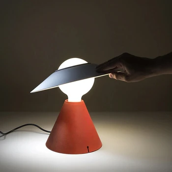 מודרני פשוט שחור מתכת צבע יחיד מנורת שולחן DIY להתאים LED אור חדר שינה-סלון מחקר הילד תפאורה אדום השולחן במקום.
